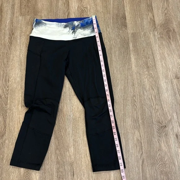 Lululemon capri leggings. Size 6. - Picture 6 of 9